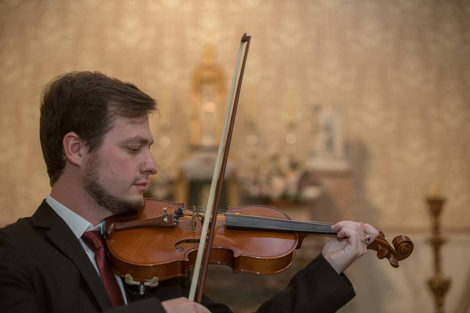 Violinista Isaac Cainã