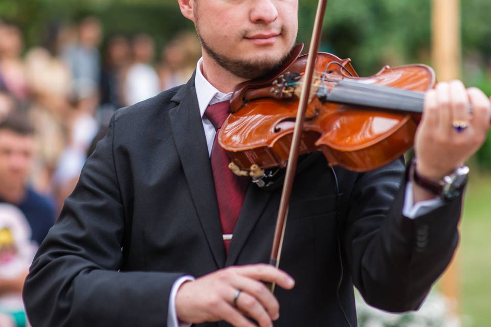 Violinista Isaac Cainã