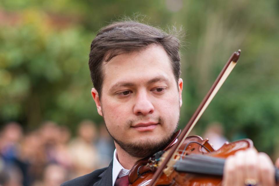 Violinista Isaac Cainã