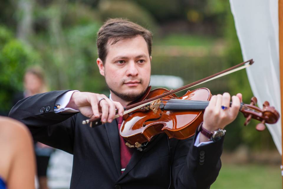 Violinista Isaac Cainã