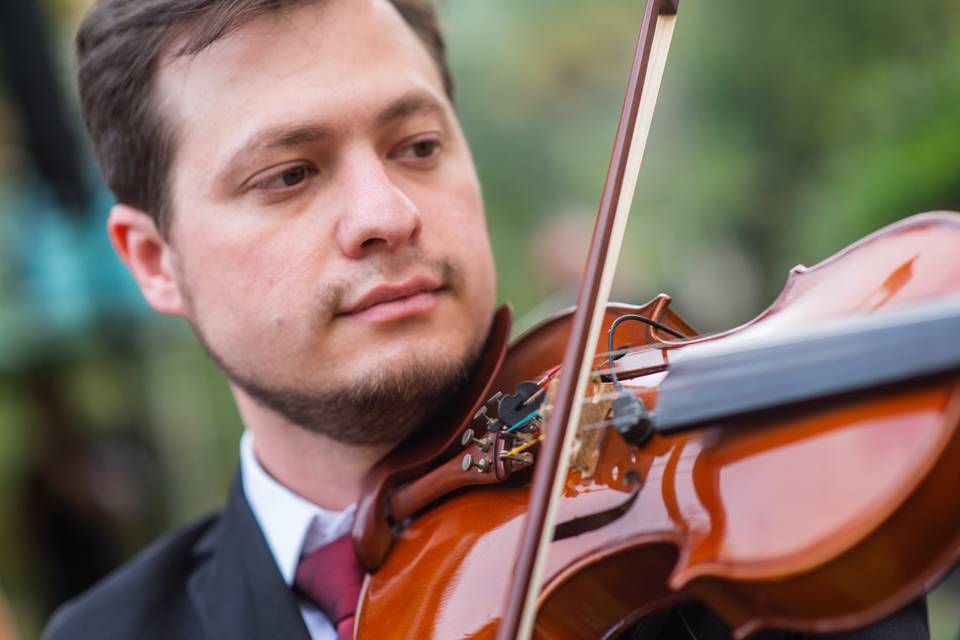 Violinista Isaac Cainã