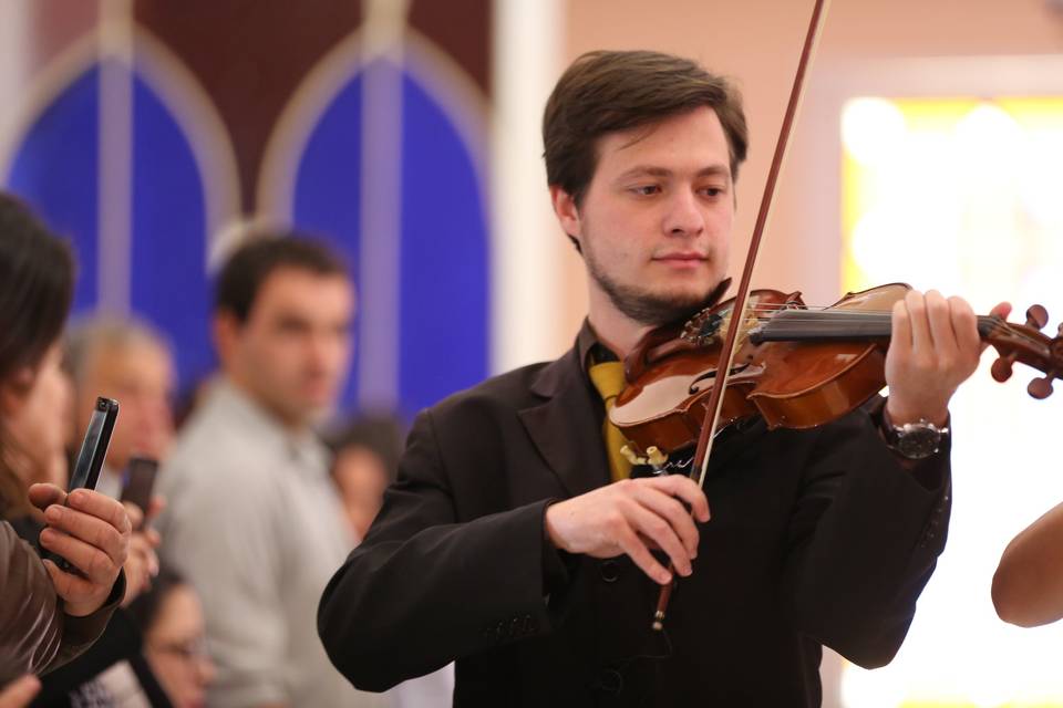 Violinista Isaac Cainã