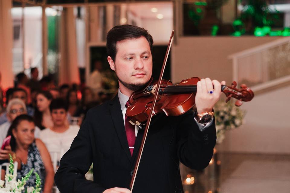 Violinista Isaac Cainã