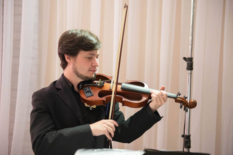 Violinista Isaac Cainã