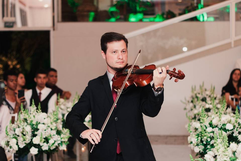 Violinista Isaac Cainã