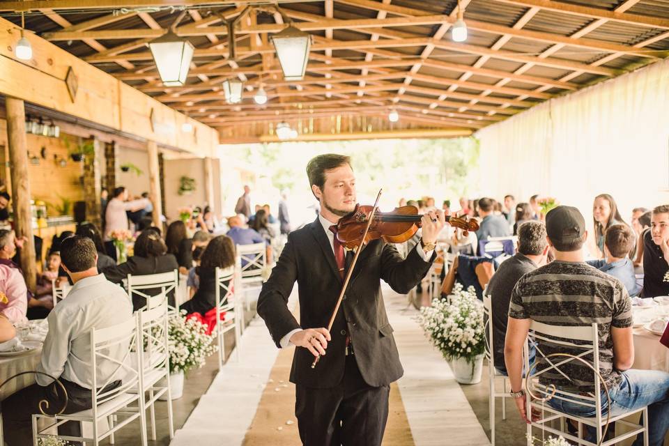 Violinista Isaac Cainã