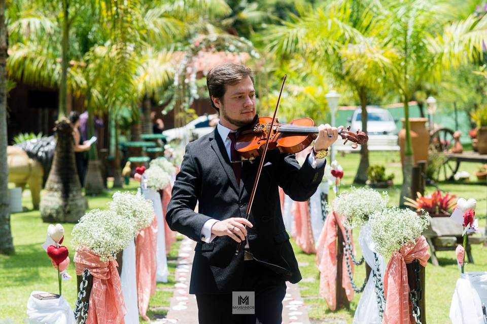 Violinista Isaac Cainã