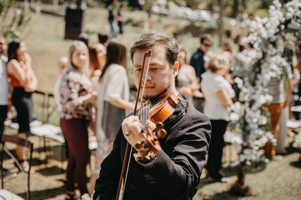 Violinista Isaac Cainã