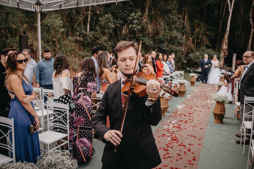 Violinista Isaac Cainã