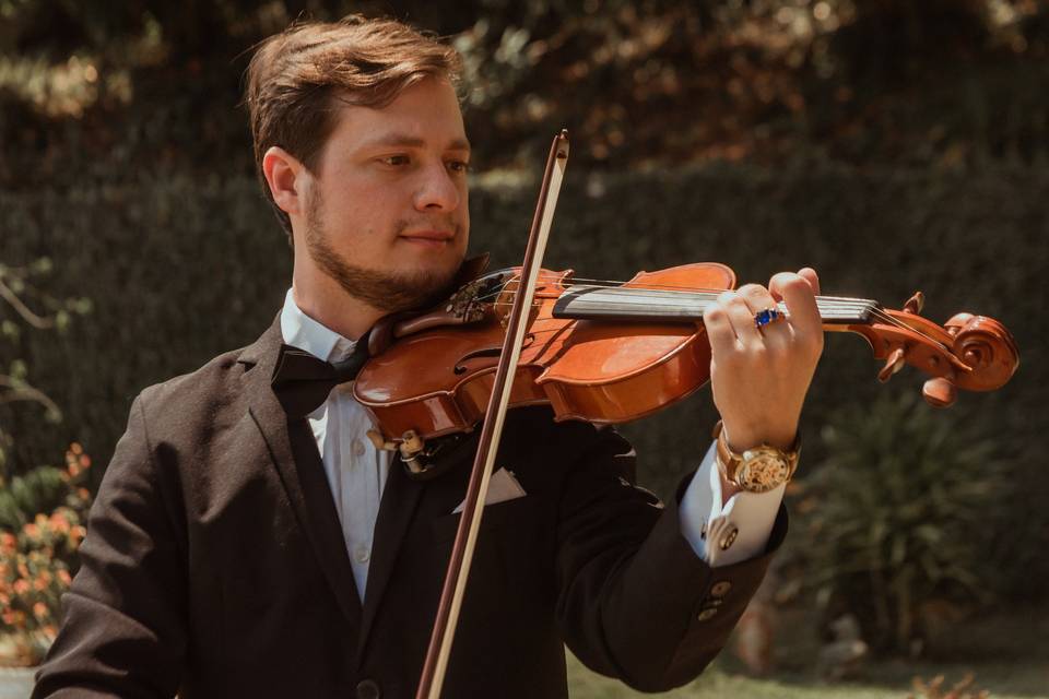 Violinista Isaac Cainã