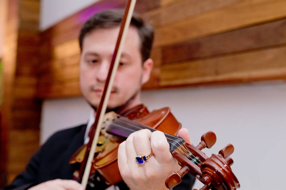 Violinista Isaac Cainã