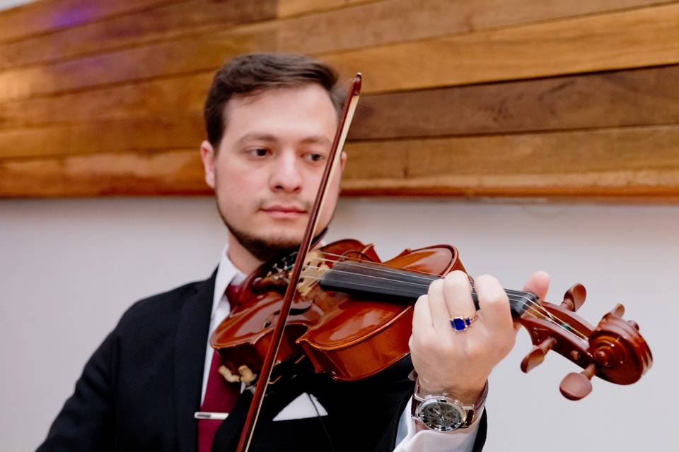 Violinista Isaac Cainã