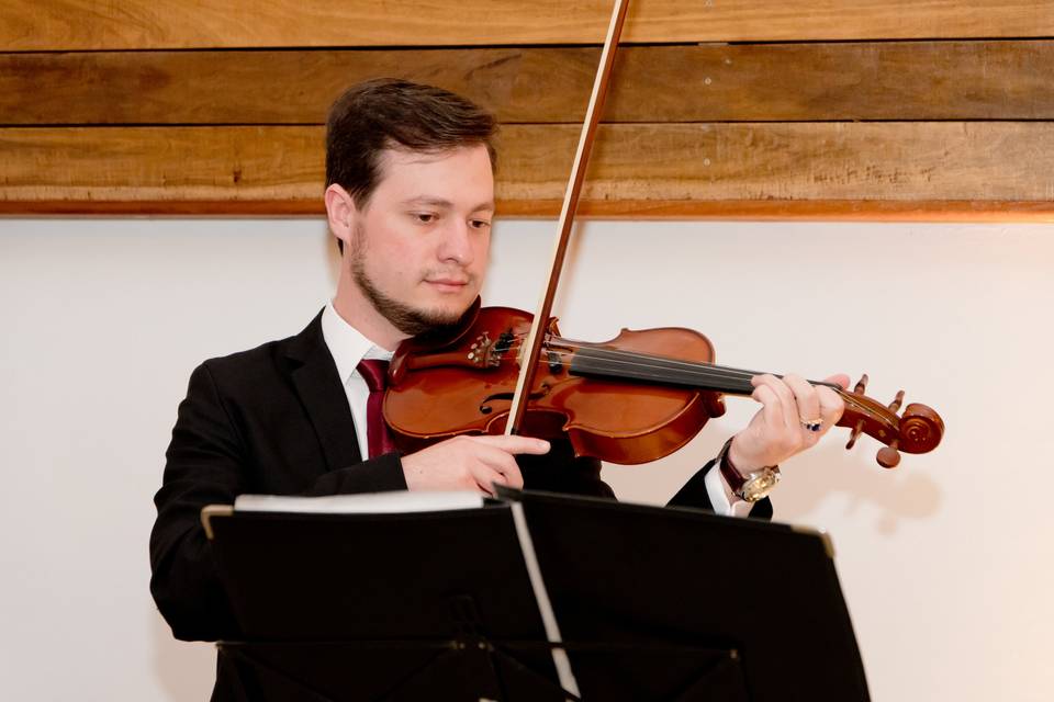 Violinista Isaac Cainã