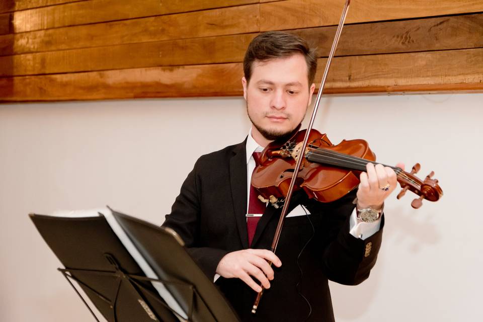 Violinista Isaac Cainã