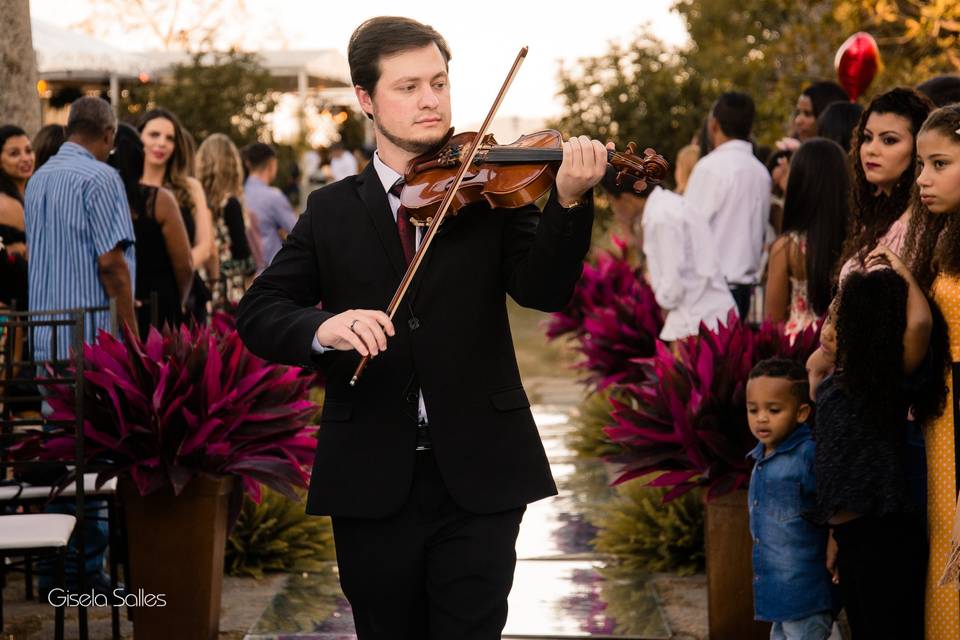 Violinista Isaac Cainã