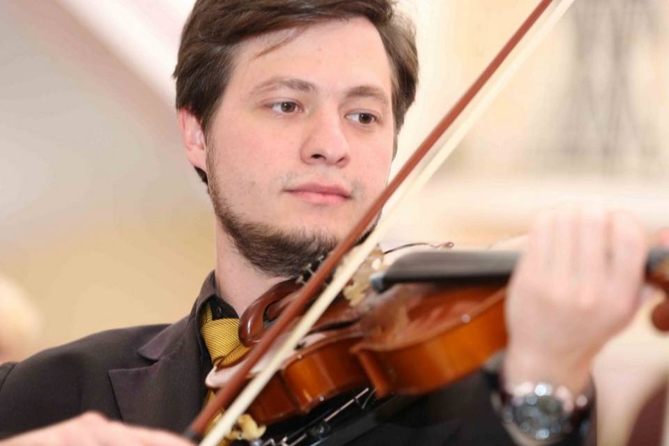 Violinista Isaac Cainã