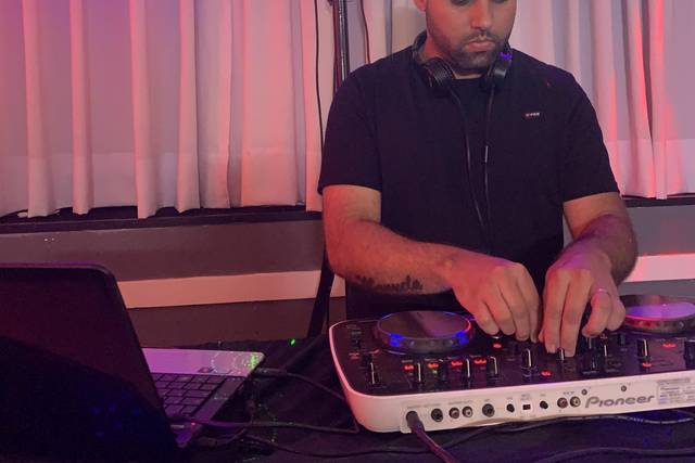DJ