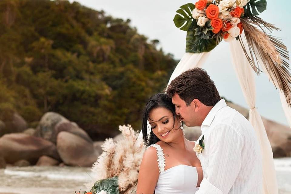 Casamento na praia de Bombas