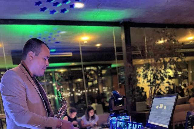Thiago Buriti - DJ & Saxofonis