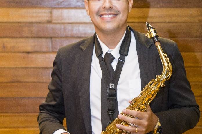 Thiago Buriti - DJ & Saxofonista