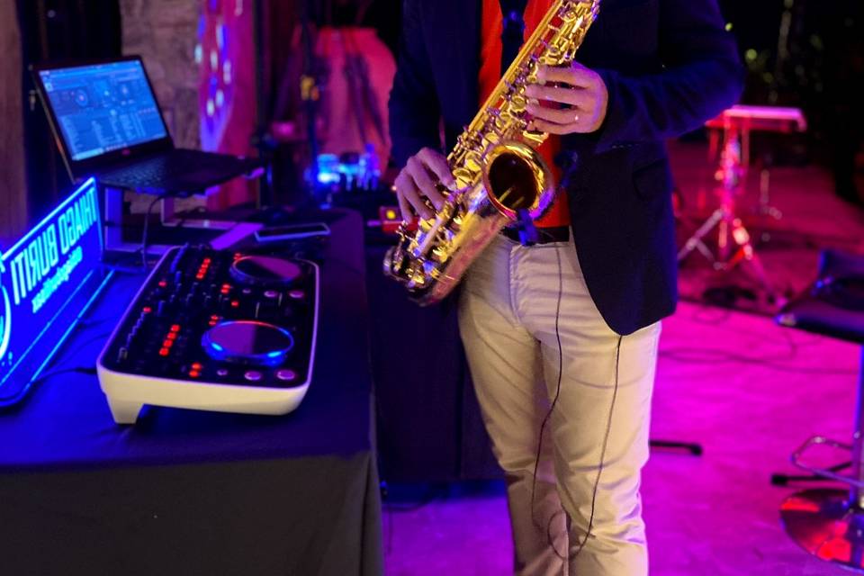 Thiago Buriti - DJ & Saxofonista