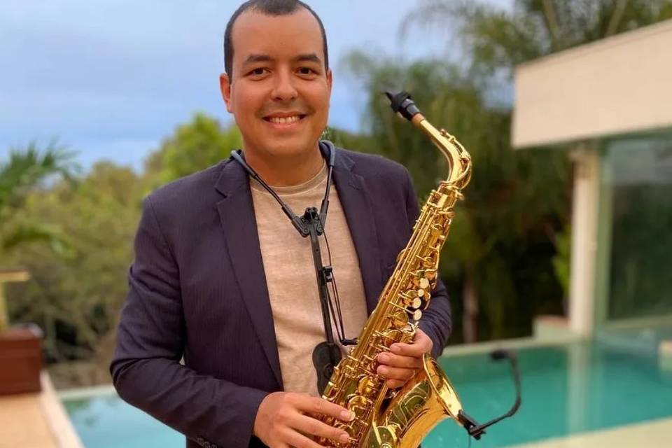 Thiago Buriti - DJ & Saxofonista