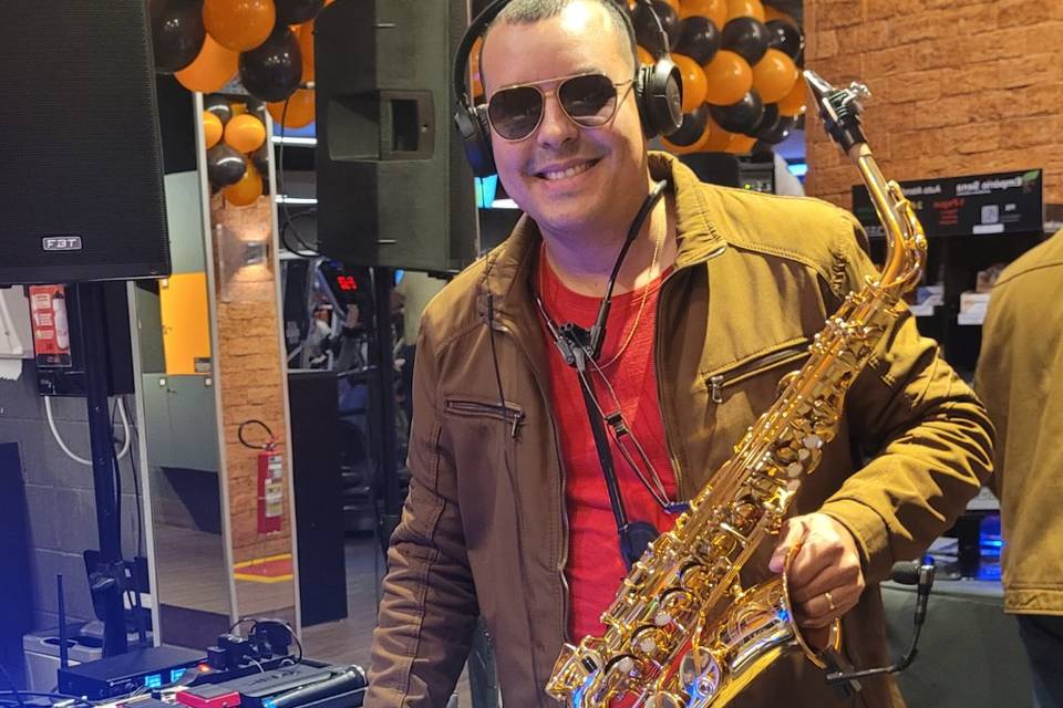 Thiago Buriti - DJ & Saxofonista