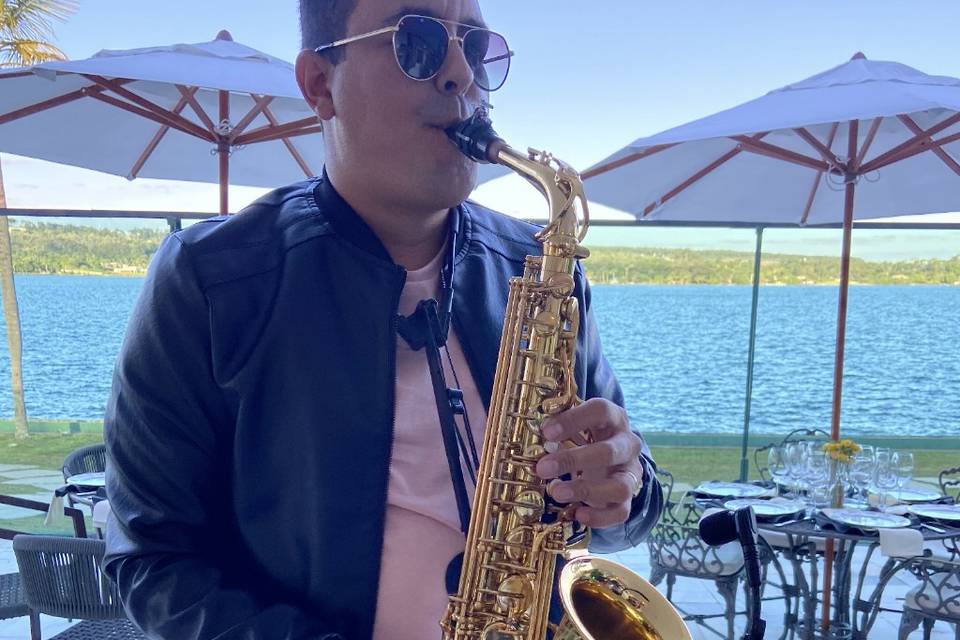 Thiago Buriti - DJ & Saxofonista