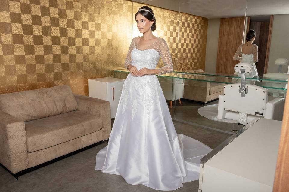 Vestido de noiva evasê bordado