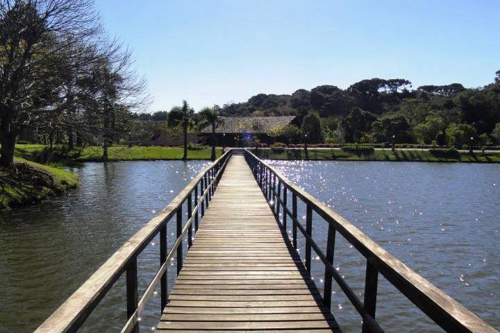 Ponte sobre o lago