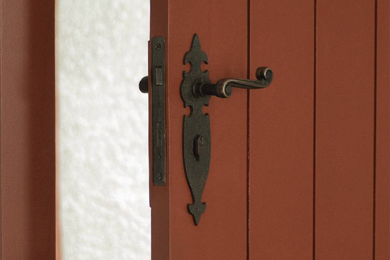 Detalhes da porta central