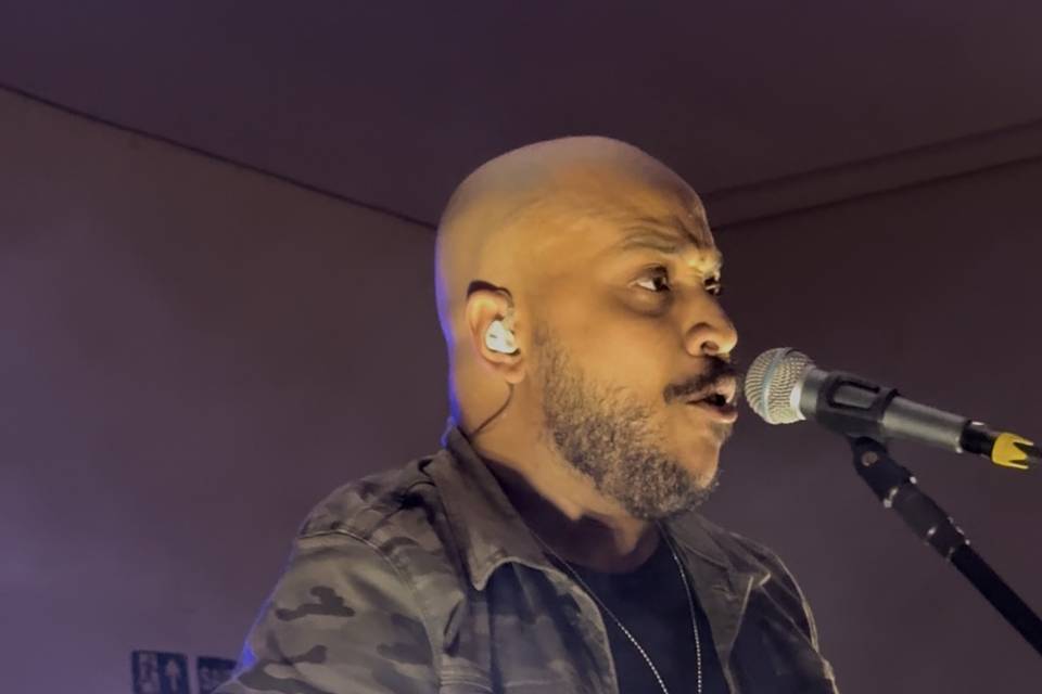 Alan - Vocals e Guitarra