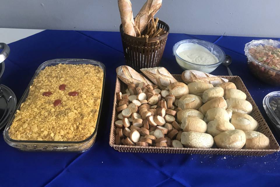 Mesa de pães e patês