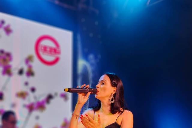 Vocalista Fabi Fragoso