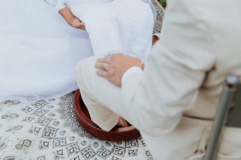 Lavando o pé do noivo