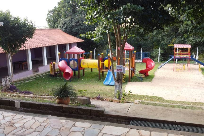 Playground e salão jogos