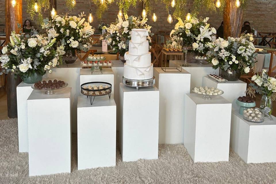 Mesa delicada e elegante