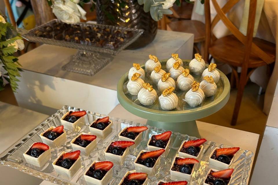 Caixinha de frutas e camafeu