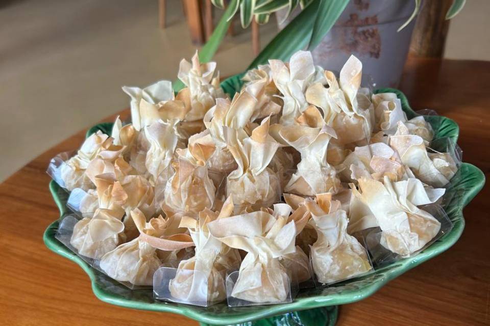 Trouxinha de abacaxi com coco