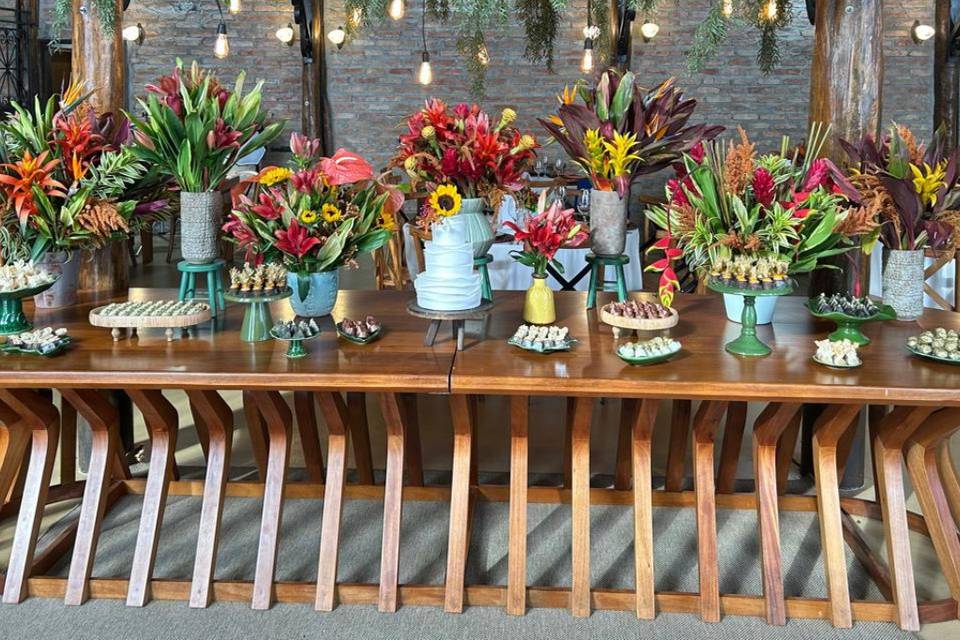 Mesa tropical elegante