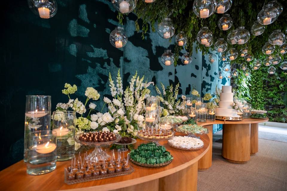 Mesa de bolo e doces