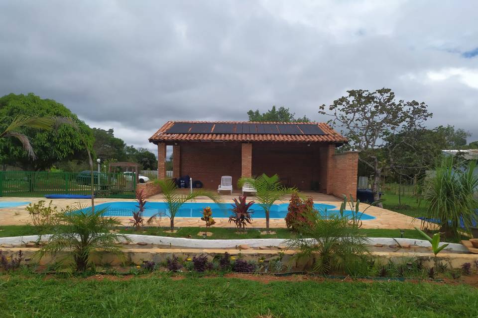 Espaço coberto na área molhada