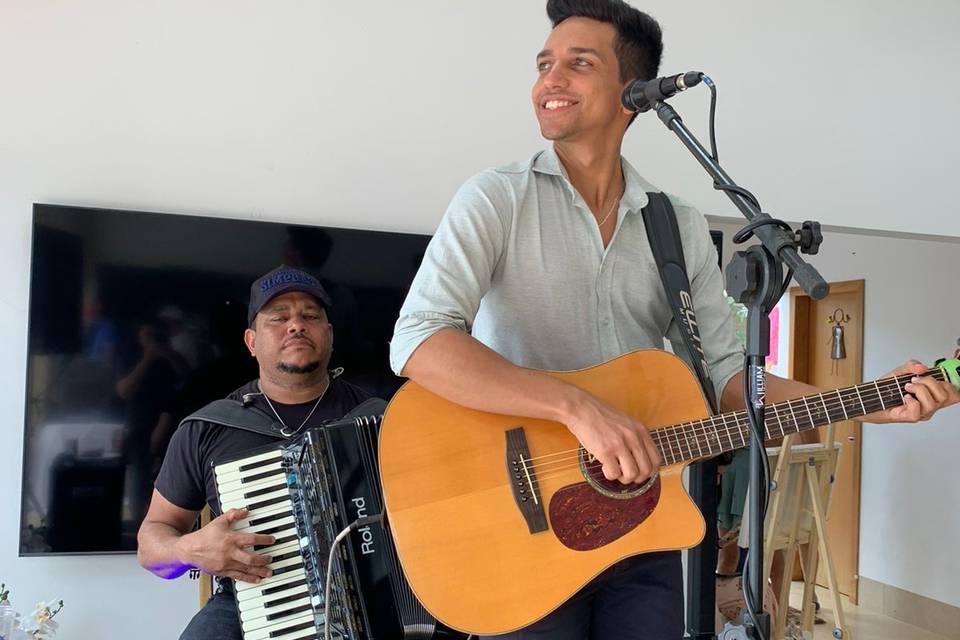 Show voz, violão e sanfona
