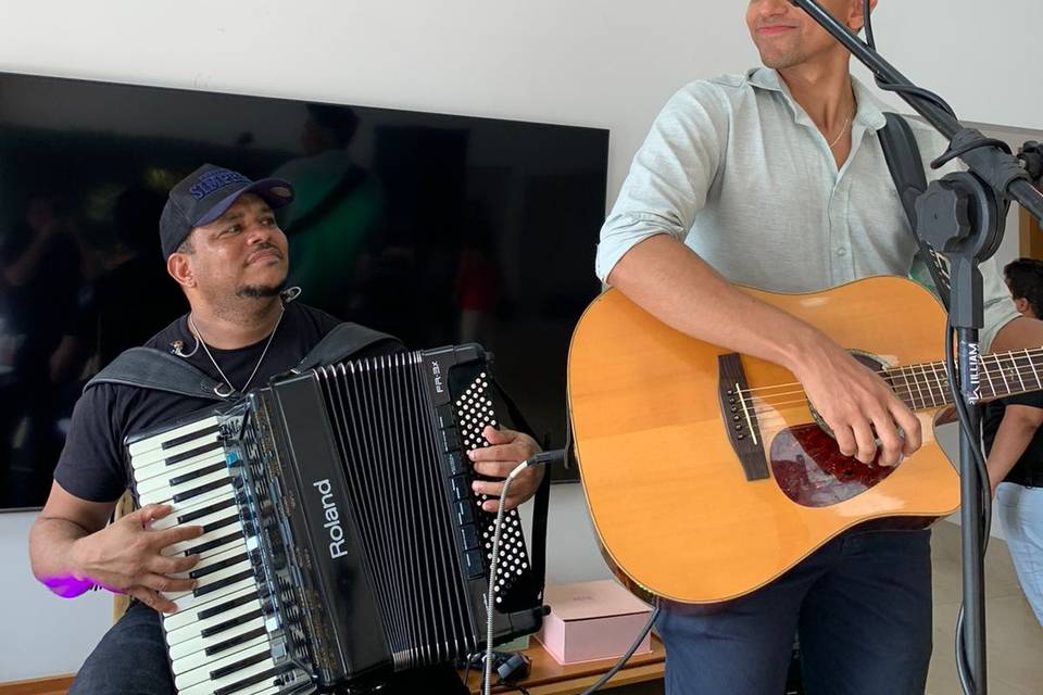 Show voz, violão e sanfona