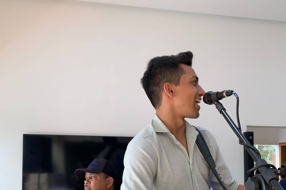 Show voz, violão e sanfona