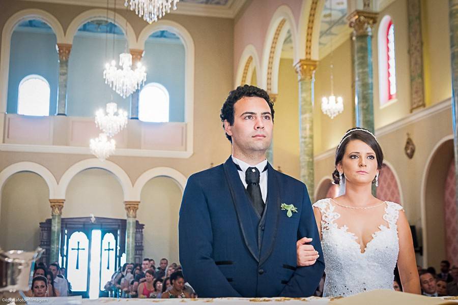 Erica e Lucas no altar, hora d