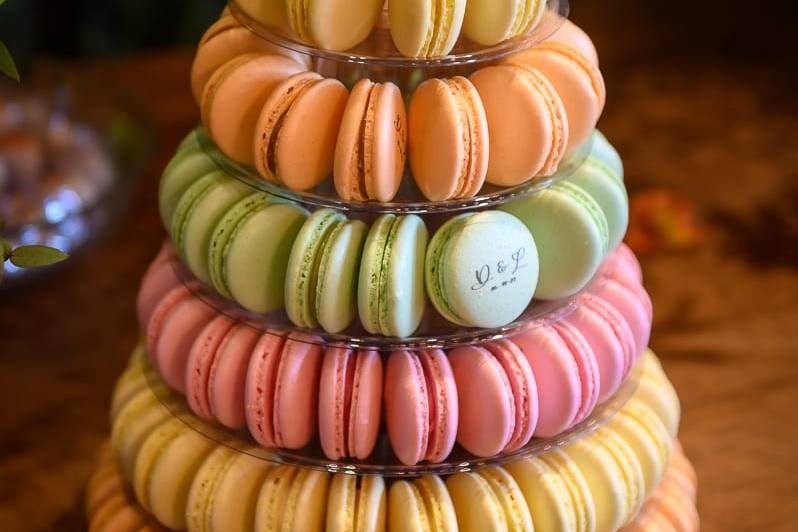 Torre com 112 macarons