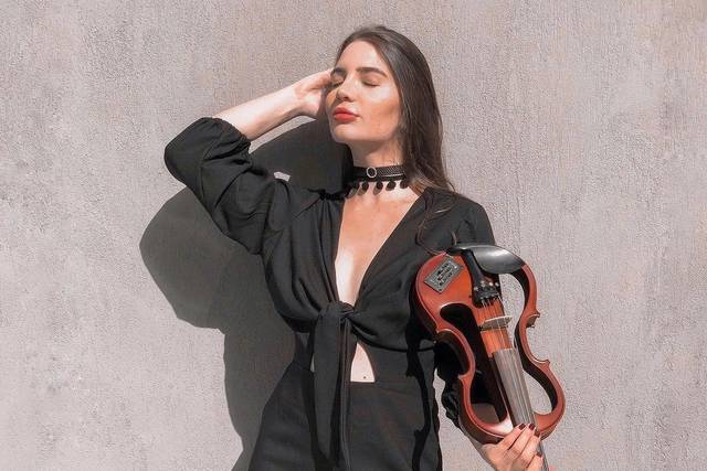Cantora e violino live