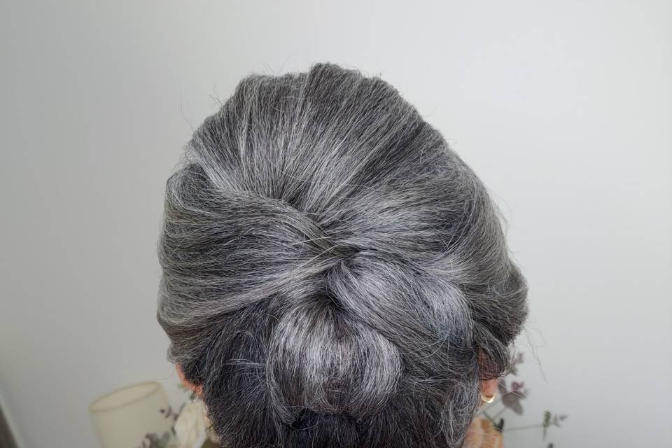 Penteado entrelaçado cabelo cu