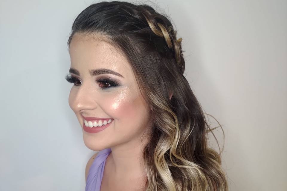 Maquiagem e penteado para madr